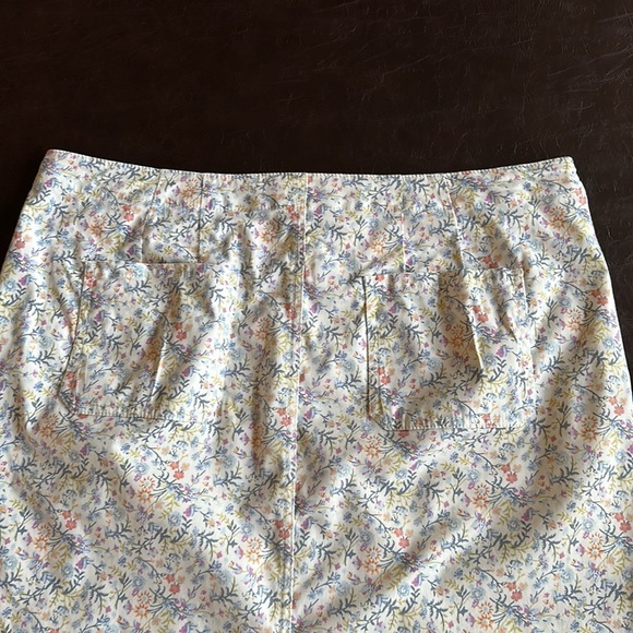 J.Jill Live in Chino Floral mini Skirt - Picture 3 of 9